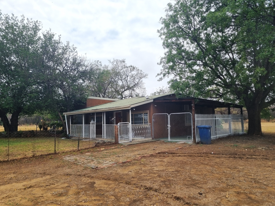 Commercial Property for Sale in Zuurplaat A H North West